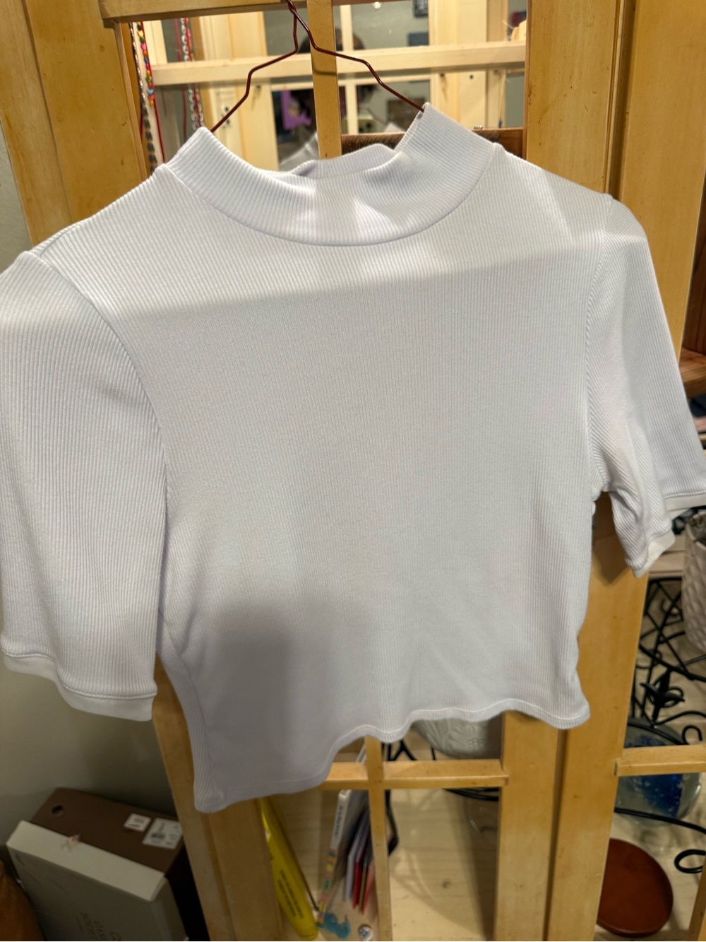 ALO Yoga White Ribbed Mock Neck Crop Top - Picture 2 of 4